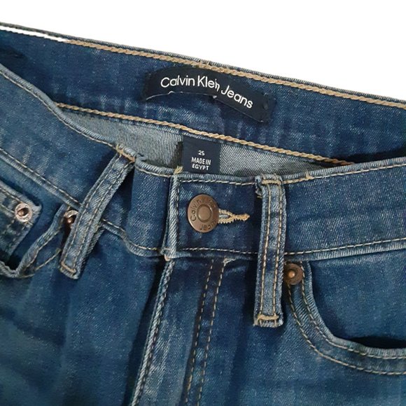 Calvin Klein Jeans Women's Size 25 Stretchy Dark Wash - Picture 4 of 5
